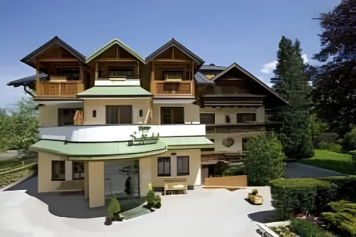 Garten - Hotel Sallerhof Hotels in Grodig
