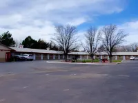 Budget Inn & Suites Colby - parking
