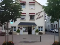 Hôtel Rive Sud Hotel di Cravant-les-Coteaux