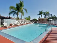 Fallbrook Country Inn - Pools
