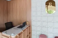 Urbanview Hotel R House Batuaji فنادق في Sagulung