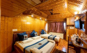 Hotel Akbar at Dal Lake Ghat Number 1