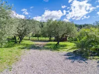 L'Oliveraie Hotels near Camping Domaine Haute Garduere