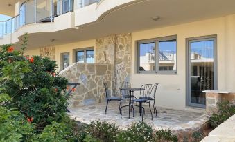 Immaculate 2-Bed Apartment in Makrygialos