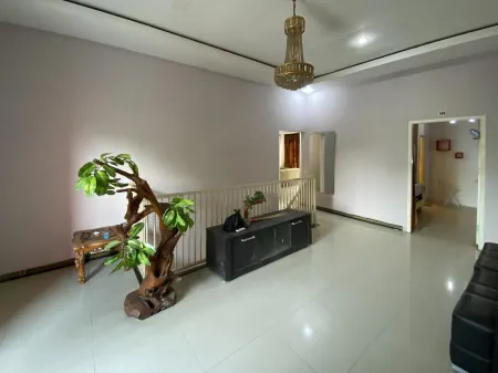 RedDoorz Near Bukit Ragas Hotel d'Ayanna Pati