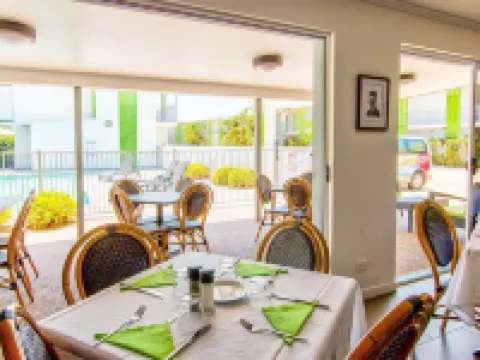 Mackay Oceanside Central Hotel Official Hotels in Mackay