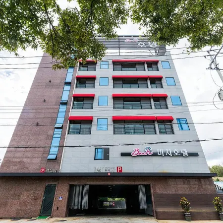 Gyeongju Beach Hotel Отели рядом с достопримечательностью «Каменная балка Юпо»