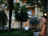 Hotel Villa Westend Hotels in Marlengo