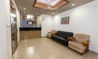 Aryaas Residency Nettoor