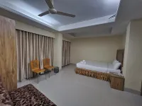 Cox West Inn Hotels near Elephant Show