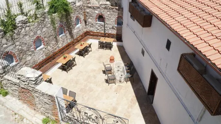 Pikan Ephesus Boutique Hotel Отели рядом с достопримечательностью «Храм Адриана»