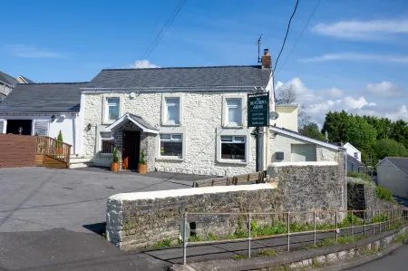 The Butchers Arms - Grill Pub and Accommodation