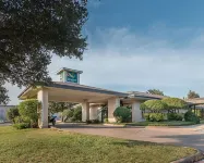 Quality Inn - Pool