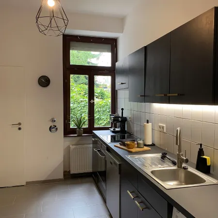 Zimmer mit Stuck in Co-Living Apartment Liebig54