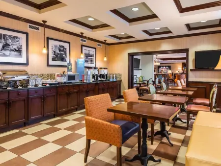 Hampton Inn Buffalo-Williamsville Отели в г. Амхерст