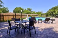 Holiday Inn Express & Suites Elgin