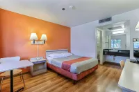 Super 8 by Wyndham Livermore