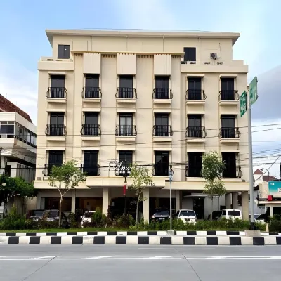 The Amrani Syariah Hotel Hotels near Solo Square