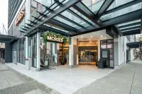 Sandman Hotel Vancouver Downtown Hotel dekat Pierre's Antiques