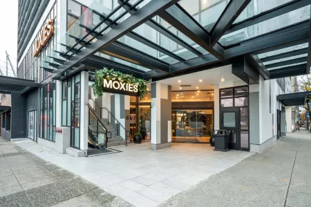 Sandman Hotel Vancouver Downtown Отели рядом с достопримечательностью «Maple Tree Square»