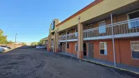Diamond Inn Motel by OYO Jackson Hwy 80/ I-20 Hotel dekat The Jackson Zoo