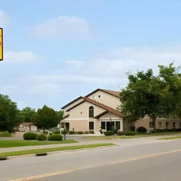 Super 8 by Wyndham Red Wing