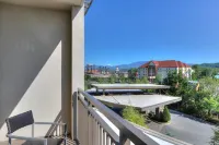 Courtyard Pigeon Forge - Mountain view