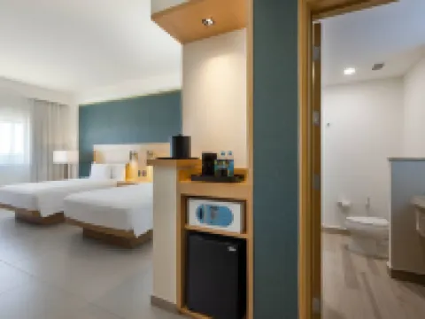 コートヤード バイ マリオット カンクン エアポート ベニート・ファレスのホテル