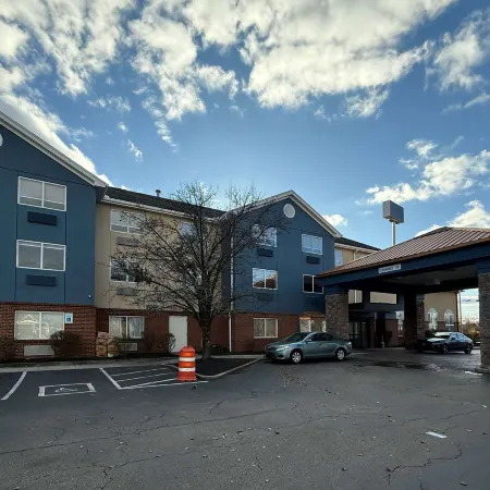 Comfort Inn & Suites Sharonville - Cincinnati North