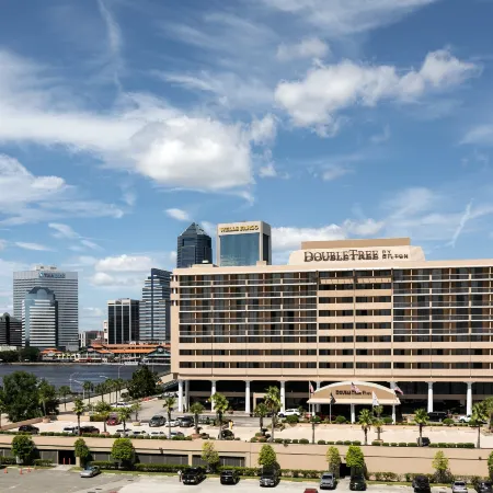 DoubleTree by Hilton Jacksonville Riverfront Отели рядом с достопримечательностью «Метрополитан Парк»