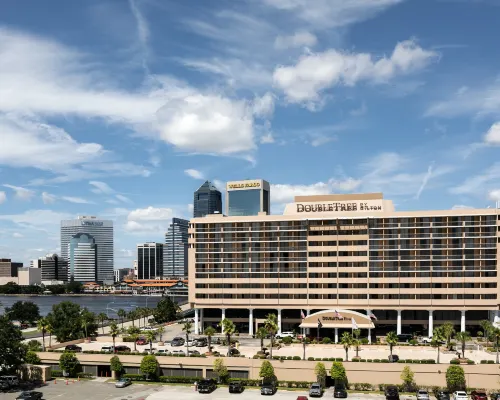 DoubleTree by Hilton Jacksonville Riverfront Hotels near Union Station