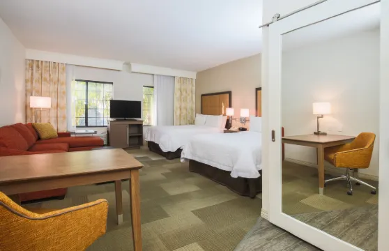 希爾頓歡朋套房酒店-卡馬里奧