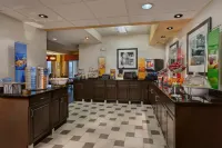 Hampton Inn Milwaukee-Northwest Hotels in Menomonee Falls