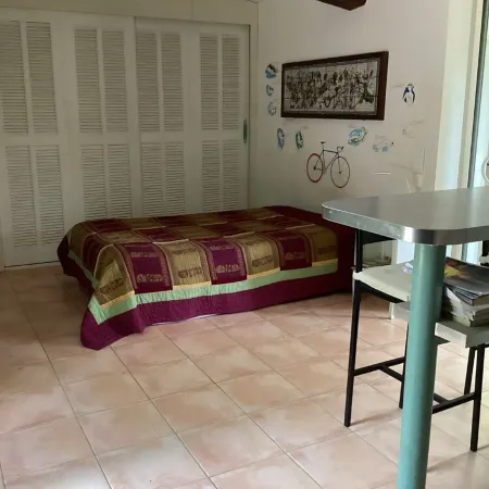 Studio Avec Terrasse et Pergola Dans Propriété Calme et Sécurisée