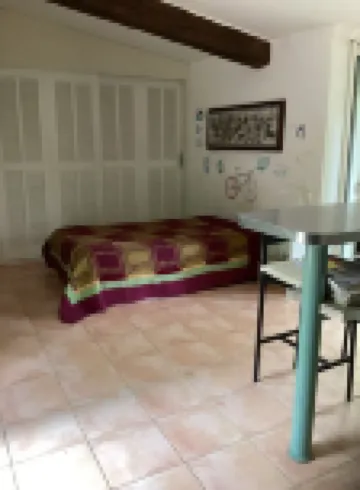 Studio Avec Terrasse et Pergola Dans Propriété Calme et Sécurisée