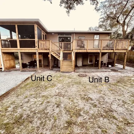 Unit B, Spirit of Folly, Pet Friendly, 2 short blocks - 100 yards - to the beach