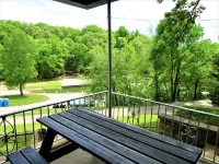 Cabin 2 at Kentucky Lake's  Lynnhurst Family Resort