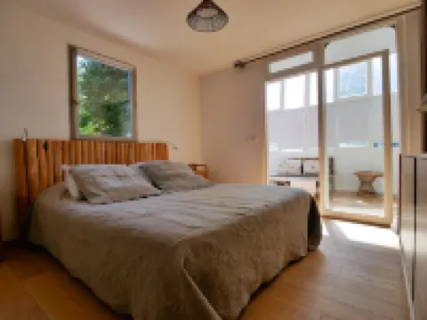 Charming air-conditioned cottage "the cabin" and its private and independent garden