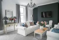 Deluxe 3 bedroom apartment