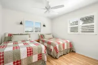 Come enjoy beautiful Lake Isis Cottage.