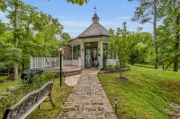 Where magic awaits! Hotels near Publix Super Market at Mouse Creek