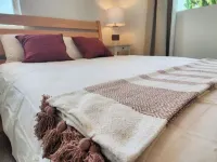 Modern 1-bed guesthome close to DTLA with views Hotels near AB Cake Decorating & Supplies