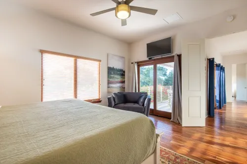 You're Pampered Here - Just 3 Blocks From Park Avenue!