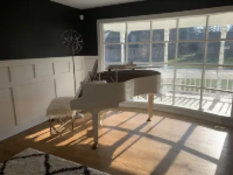 4BR Colonial Home Executive or Family Rental Hotels in Rochester Hills