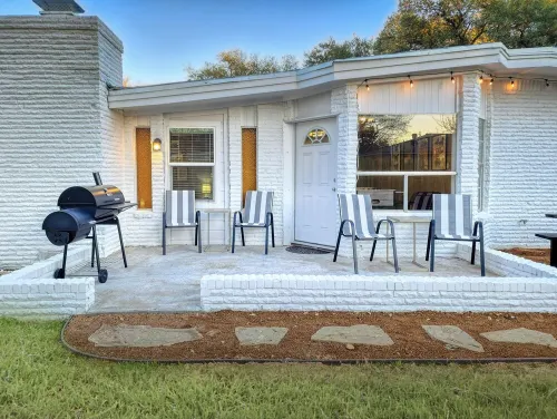 5mins to Kyle Field, 5BR w Private Backyard & Pool