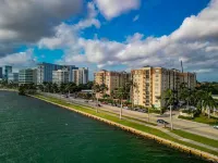 Sophisticated Waterfront Condo near all the sun & fun!
