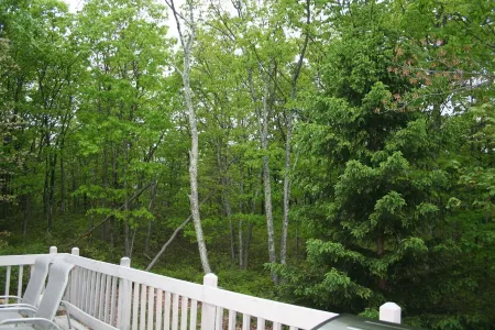 Beautiful home, 4 bedrooms, across from Camelback Resort