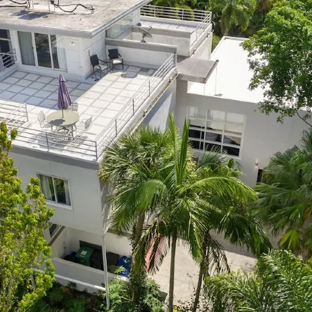 Tampa's #1 Rated Private 1 Acre Luxury Estate- Stunning Pool Spa-Best Location!