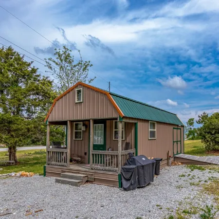 The Cowskin Cabin & Bunkhouse - Lakeview Getaway on 1/2 acre