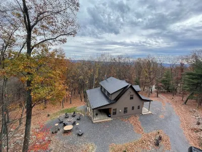 The Rusty Lantern! Enjoy peace and quiet in this cozy mountain cabin! Free WiFi Hotels near Seneca Rocks Discovery Center